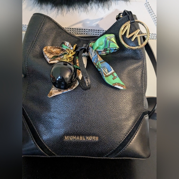 Michael Kors Nicole Leather Bucket Drawstring Crossbody Bag - Picture 3 of 14